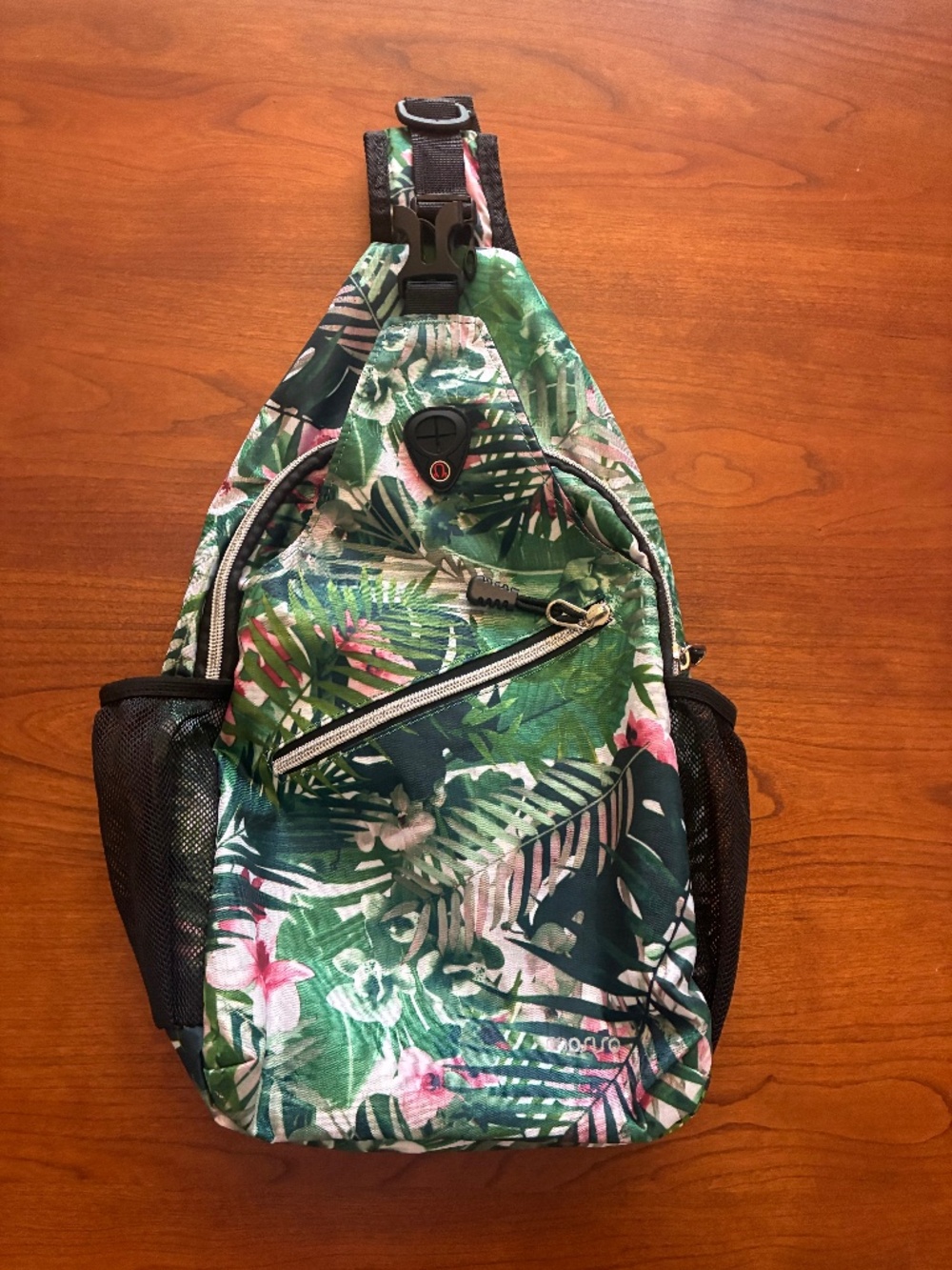 Mosiso Sling Backpack in Hawaiian Palm Print